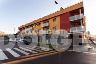 Aparcament cotxe  Puigsacalm, n� 64 -70. Pla�a daparcament en venda a torell�