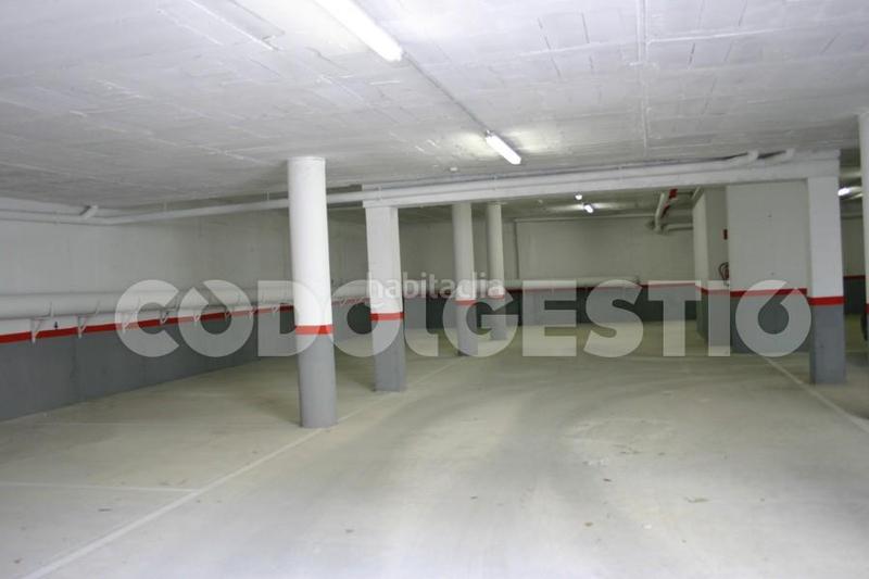 Foto 83ba2355-fe2e-40cd-b915-5c195708d3af. Parking voiture dans Torelló