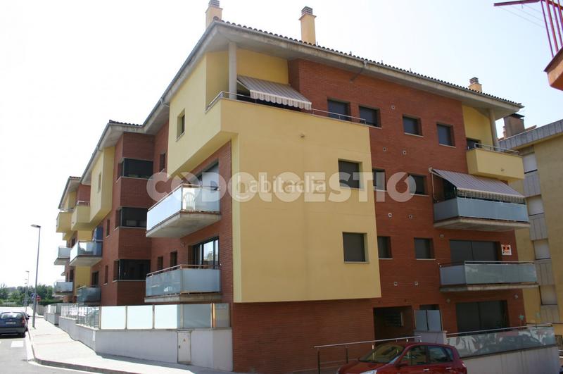 Foto baf51b5b-e4b0-4398-80ec-da0dea0829b4. Autoparkplatz in Torelló