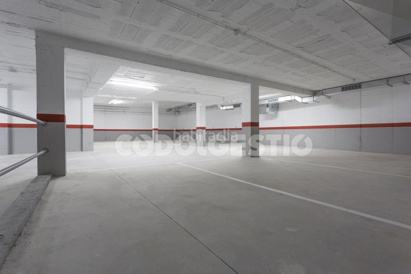 Foto be586f33-a428-435d-b3d5-d5532efa0cf9. Car parking in Torelló