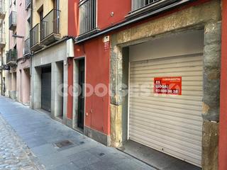 Lloguer Local Comercial  Gurb. Local en lloguer al centre de vic!