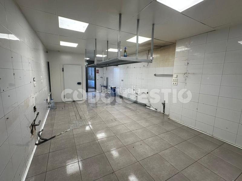 Foto 68a8a3af-27b0-4ef5-8754-b444410b1bb1. Location local commercial dans Centre Vic