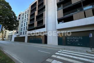 Local commercial  Mossèn gudiol. Espectacular local en venda al centre de vic!