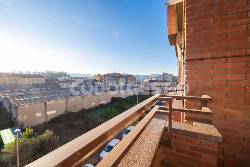 Foto cfbb6e6b-822c-45a8-9037-3f4a87e29127. Flat in Torelló