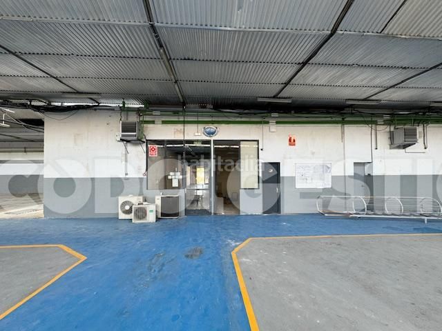 Foto 191446b2-99b9-4cb3-9959-7ae3cf974453. Nau industrial a Torelló