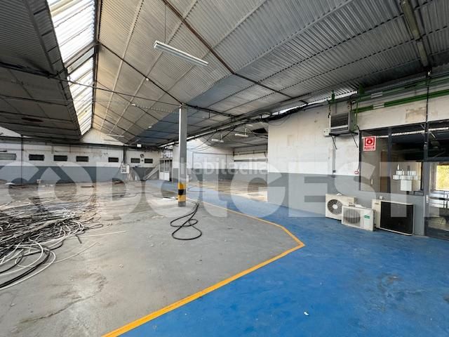 Foto d144f453-7f65-406c-9f65-c489215f94b7. Nau industrial a Torelló