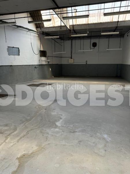 Foto f8bd21d8-bb98-4200-8d08-8c0c9c008ca7. Nau industrial a Torelló