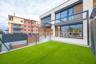 Casa  Puigsacalm. Casa amb jardí en venda a torelló