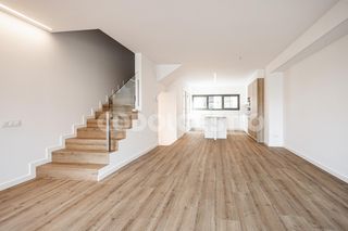House  Puigsacalm. Casa amb jard� en venda a torell�