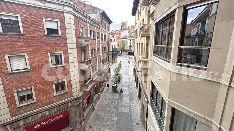 Foto d6baaea9-8246-4eb0-a7f9-5e8233a8f394. Pis a Centre Vic