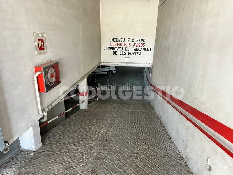 Foto 10a4ac3c-4099-4102-82ce-938d90953413. Aparcament cotxe a Estadi-Santa Anna Vic