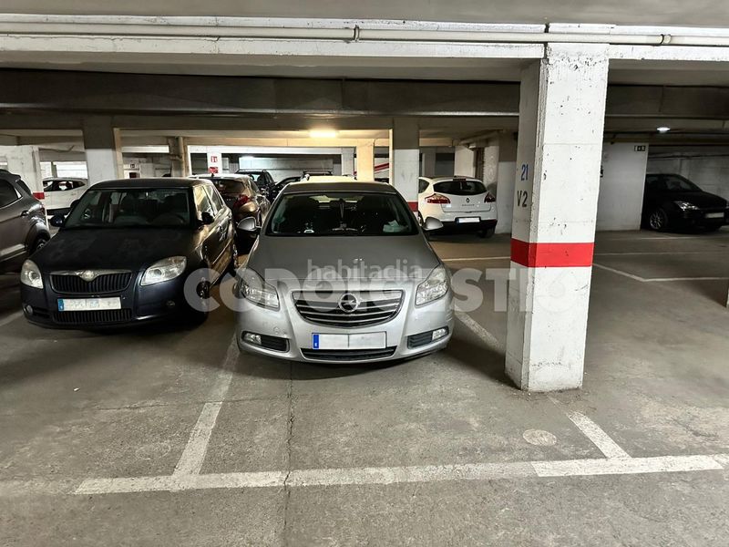 Foto c3107360-ecfd-414d-9e1d-e8d84843b352. Aparcament cotxe a Estadi-Santa Anna Vic