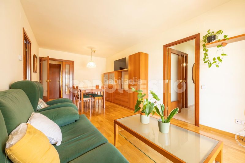 Foto 57ccefbb-2eb3-42ce-8f6a-fb7a107f16ee. Pis a Estadi-Santa Anna Vic