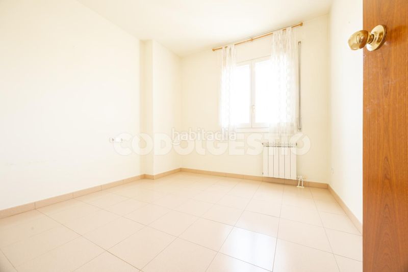 Foto 69c2110a-b2b8-4428-96f4-85c8ecd5f30d. Pis a Estadi-Santa Anna Vic