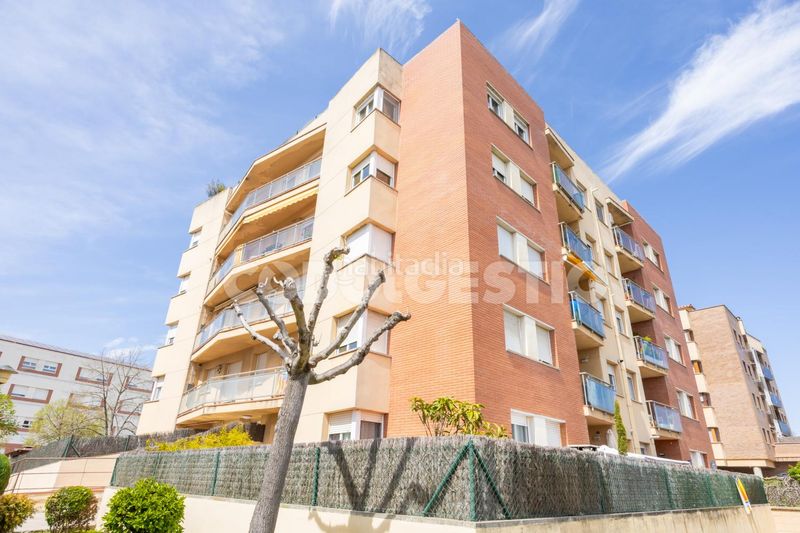 Foto 79d6e139-bf50-4b98-aacc-86eed892de85. Pis a Estadi-Santa Anna Vic