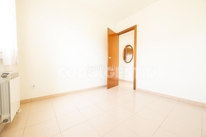 Foto 93d3531e-fc3f-4a0e-a6ca-99175d94d8d3. Pis a Estadi-Santa Anna Vic