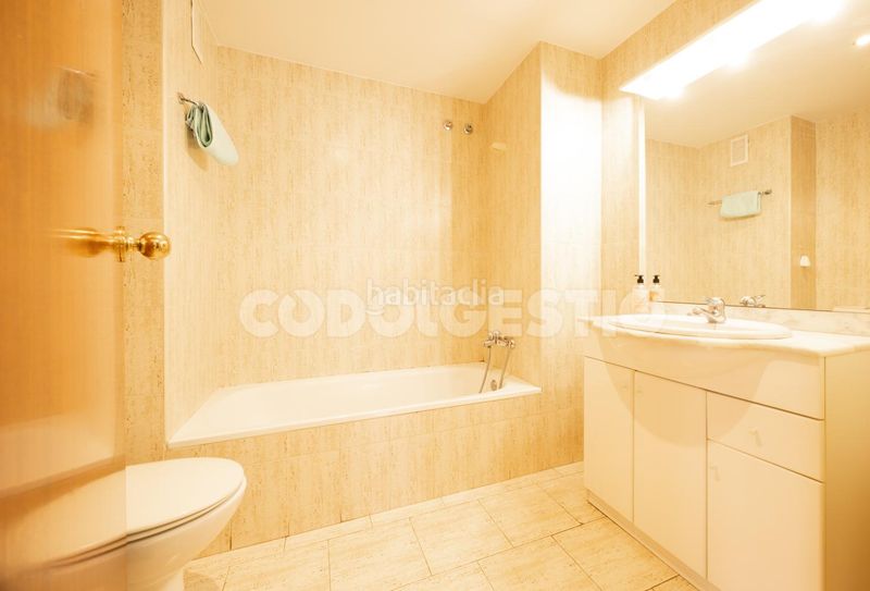 Foto e32391eb-674f-47ba-b68f-e791bca7edcf. Pis a Estadi-Santa Anna Vic