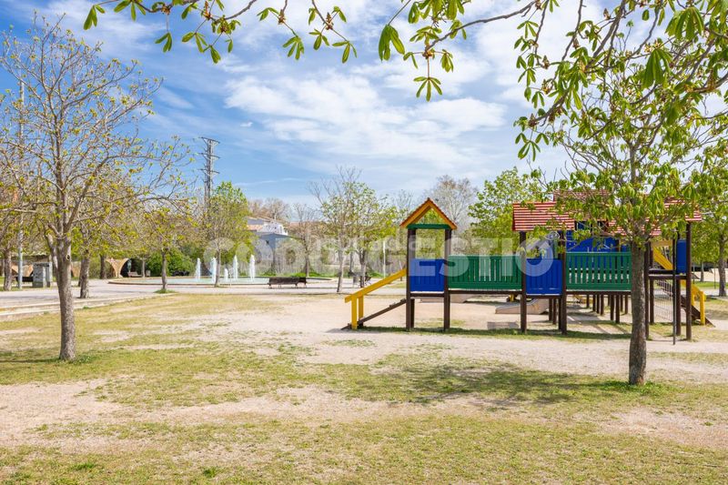 Foto f32fc474-cd86-41e8-9c9e-b1495cc4b368. Pis a Estadi-Santa Anna Vic