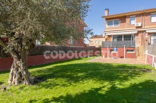 House  Maria mercè marçal i serra. Casa en venda a vic!