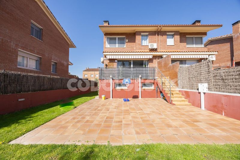 Foto 855ae09b-1f1a-44bf-8cc2-682a542c5f9a. Casa a Centre Vic