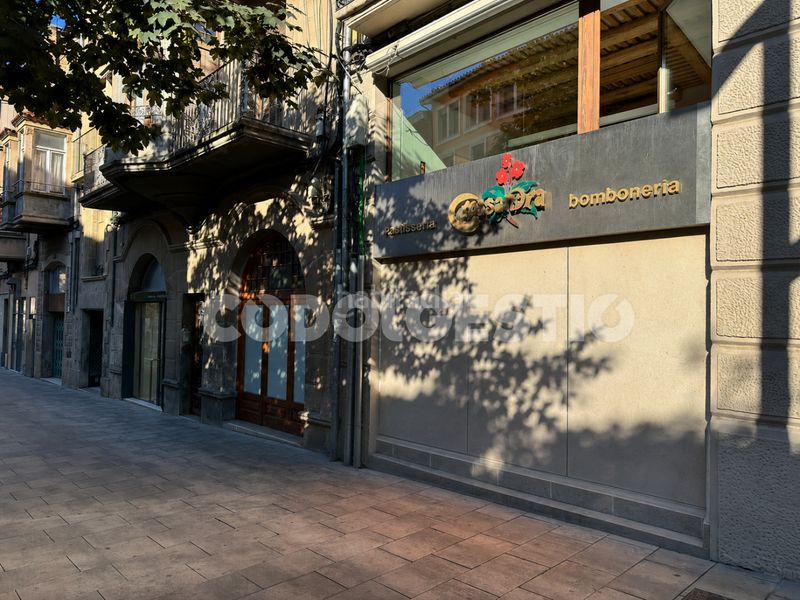 Foto aea7d66a-2d56-4234-ac46-50c027cf7622. Local comercial a Centre Vic
