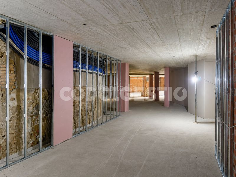 Foto e7cabf1e-8e28-46a7-ac9a-d90e6c8d8b0c. Local comercial a Centre Vic