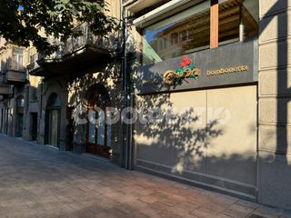 Affitto Locale commerciale  Hospital. Local en lloguer al centre de vic!