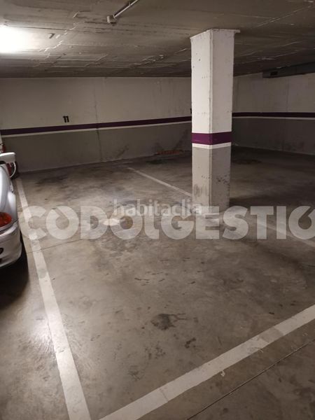 Foto b101ab7d-598a-4cb2-a0a1-071e7cbb59ea. Aparcament cotxe a Manlleu