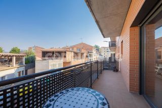 Flat  Manlleu. Pis en venda amb dues places daparcament a torelló