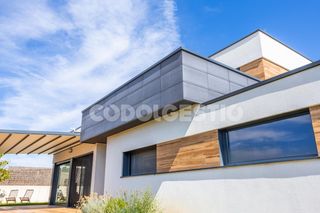 Casa  Castell. Casa cantonera en venda a torelló