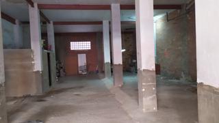Local Comercial a El Carmen. Local fachada lisa.  suelo de hormigón.  deslunado de 7´16 m x 2