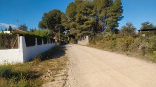 Terrain résidentiel à Parque de la Bombilla. Zona de viviendas aisladas.  no tiene pai  aprobado.  da a 3 cal
