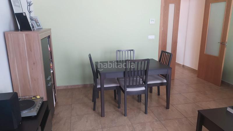 Foto 9bbc0bcd-3b58-4183-a582-fd9eaa352bbe. Piso suelo de gres. uno de los baños con plato de ducha y mampara y el otro con bañera también con mampara. balcón. el sótano es ant en Catarroja
