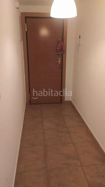 Foto a272330d-9b00-4c4b-867d-8bf028b7cbf8. Piso suelo de gres. uno de los baños con plato de ducha y mampara y el otro con bañera también con mampara. balcón. el sótano es ant en Catarroja