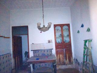 Casa a Centro. Sótano de 25 m.  planta baja: salón grande con chimenea, 1 habit