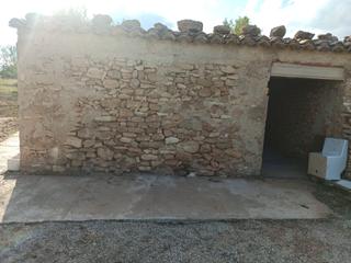 Finca rústica a Villar del Arzobispo. A 2,2 km del villar, dirección higueruelas.  con caseta de piedr
