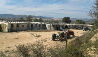 Nau industrial a Casinos. Nave en finca rústica.