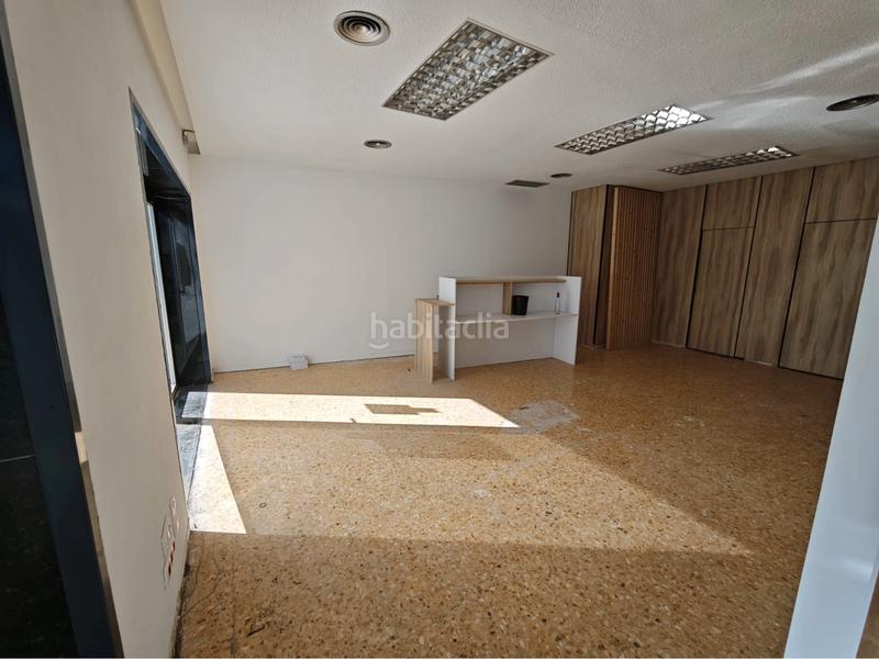 Foto 3e85eef1-1968-48aa-ba8e-191f270a44ef. Alquiler local comercial local acondicionado en la zona de ayuntamiento esquinero recién reformado. en Burjassot