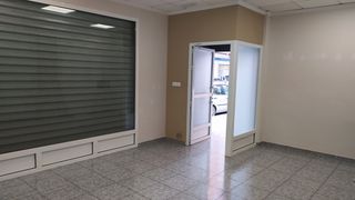 Affitto Locale commerciale in Zona Concordia. Local esquinero. tiene casi 4 m de altura.  suelo de gres.