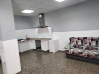 Local Comercial a Natzaret. Local ubicado en nazaret con posibilidad de hacer cambio de uso