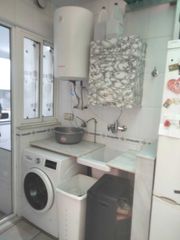 Piso en Zona Avenida al Vedat. Piso bajovivienda.  tiene un baño y un aseo. galería y terraza.
