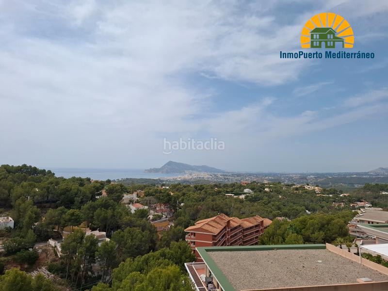 Foto 1adbd00a-493b-4f87-a176-c0b72182a1ec. Àtic amb xemeneia calefacció aparcament piscina a Altea