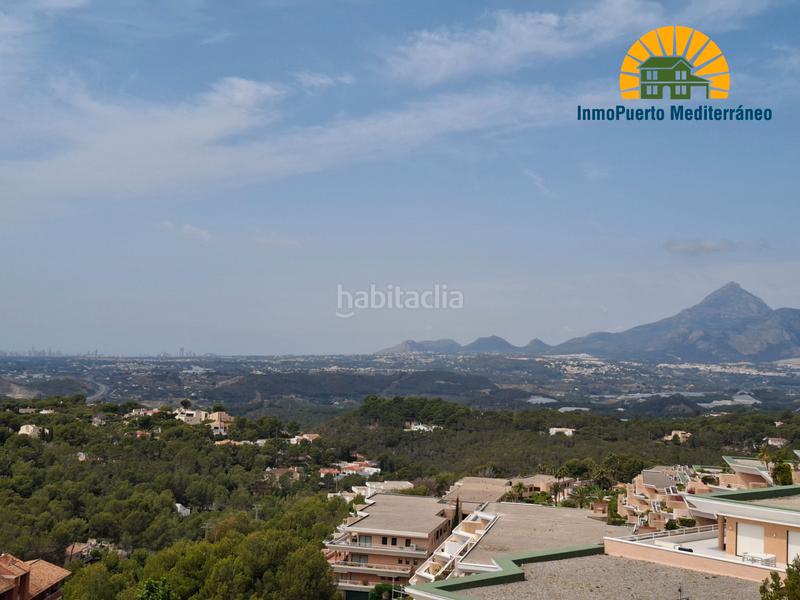 Foto 1e1634f5-7250-443f-ba1d-37e44ea5324b. Àtic amb xemeneia calefacció aparcament piscina a Altea