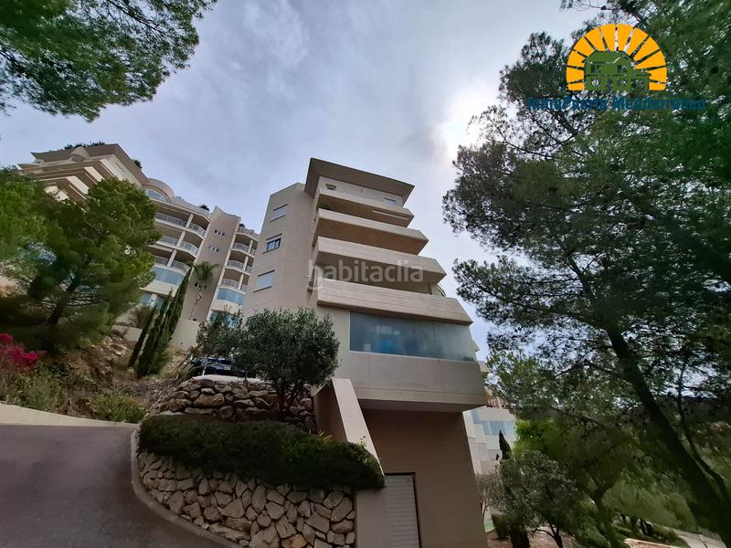 Foto 7d7fb21e-b043-493d-a20d-f33377ae6d67. Àtic amb xemeneia calefacció aparcament piscina a Altea