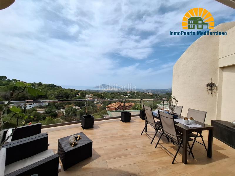 Foto a24ef938-6a42-4c4f-941f-978d26ce5f4e. Àtic amb xemeneia calefacció aparcament piscina a Altea