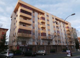 Pis  Avenida de juan carlos i. Piso en venta con inquilino en el centro de ibi