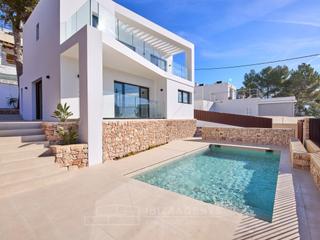Casa a Calle abejaruco 2. Villa moderna recin reformada en cap martinet