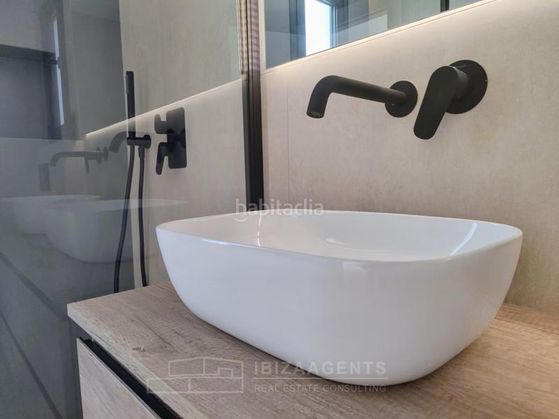 Foto 5bae7437-e779-4bb5-ba29-9d1f4219a7dc. Casa in calle abejaruco 2 in Cap Martinet Santa Eulària