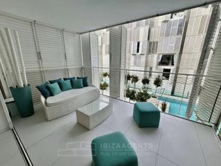 Pis a N/a. Patio blanco i, marina botafoch