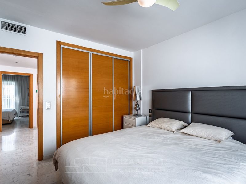 Foto 1a26ebb1-4d86-44c7-b8b3-da905461d705. Casa aparellada amb aparcament a Marina Botafoc-Talamanca Ibiza